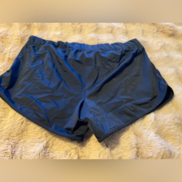 Torrid Athletic Shorts Running Jogging Shorts Nylon Spandex Shorts Size 2 - Picture 2 of 4